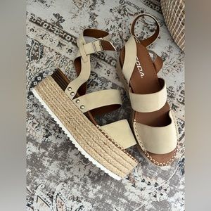 Soda wedge sandal size 7.5
